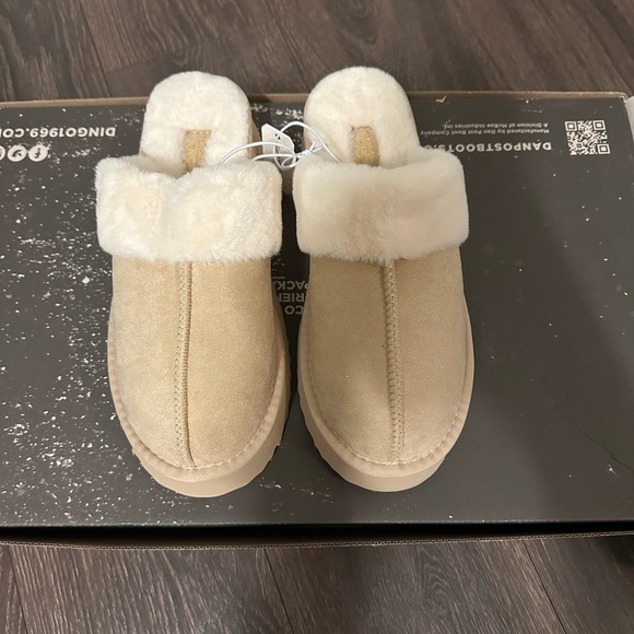 Slippers - Picture 2 of 2